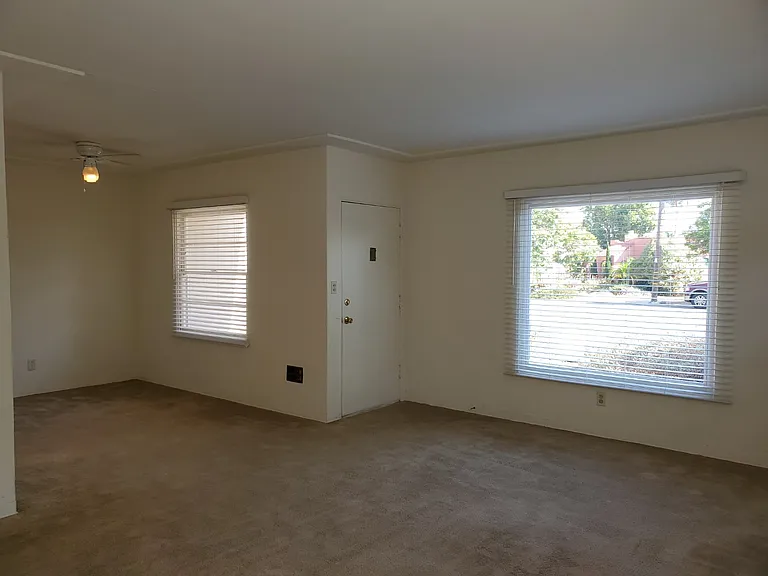 3414 N Mountain View Dr — Photo 3