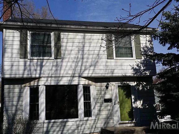 4th image of 921 Irving Ave