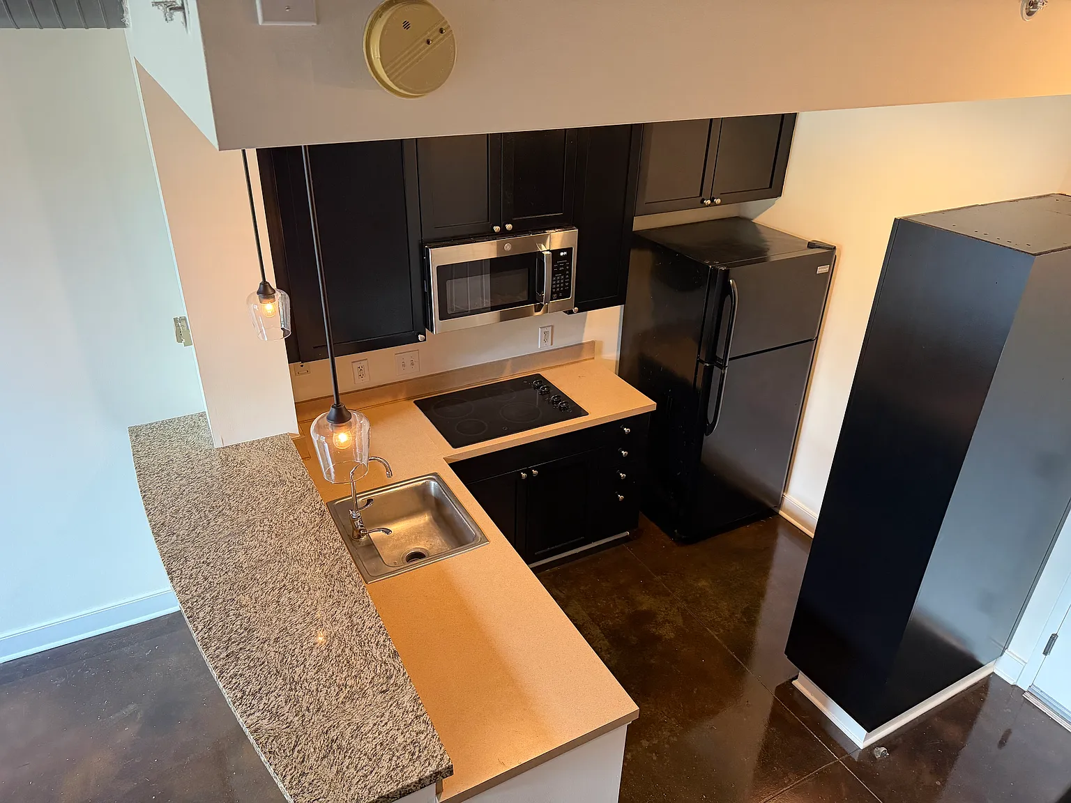 710 W Trade St — Photo 4
