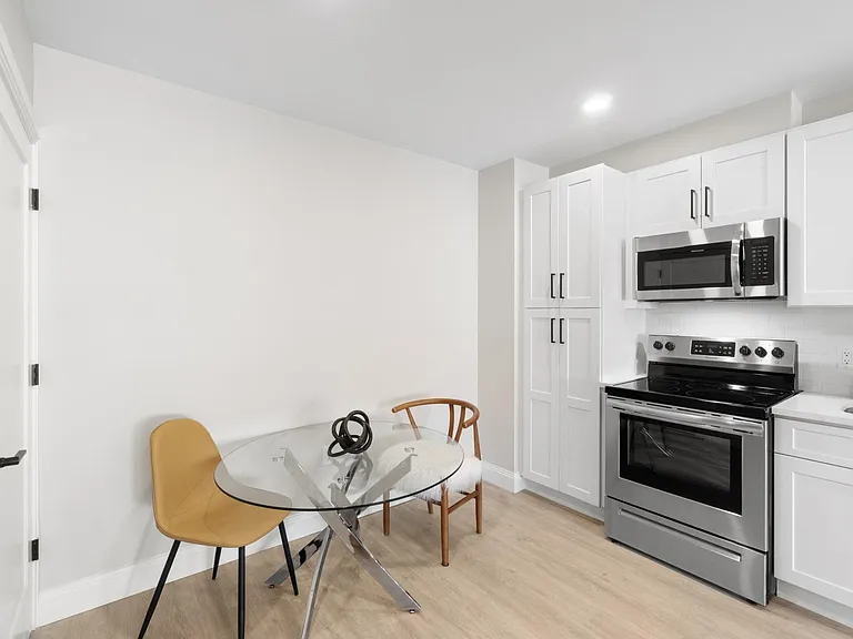 1600 54th St #401 — Photo 8
