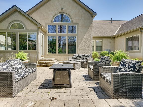 5th image of 6194 Langton Cir