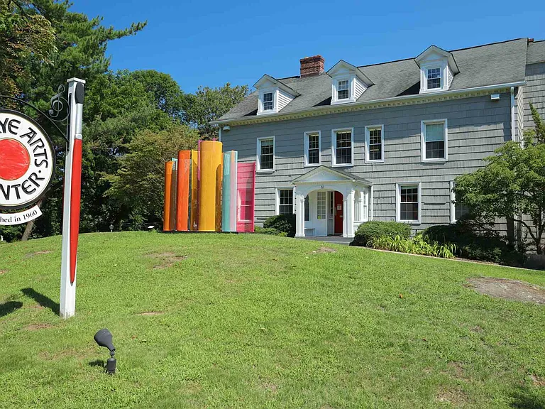 319 Oakland Beach Ave — Photo 15