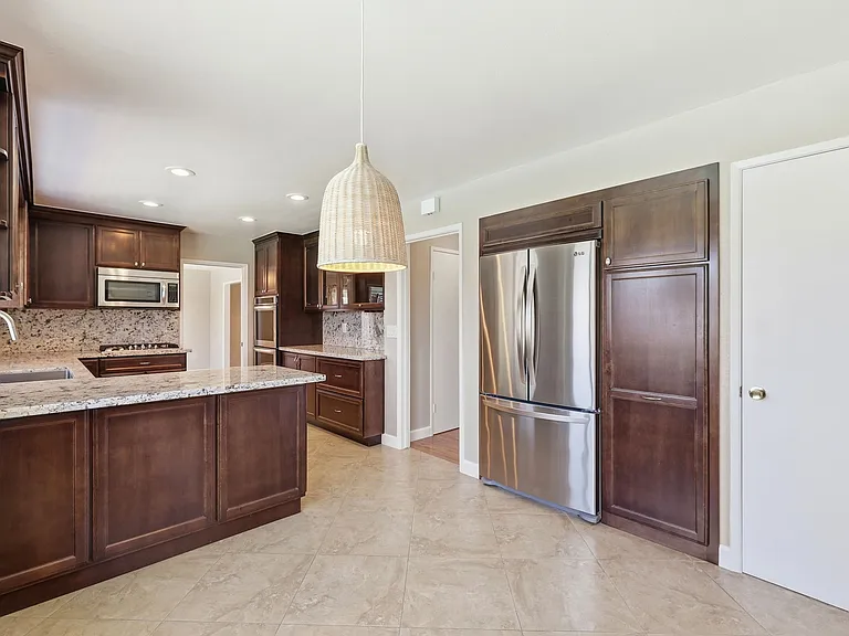 181 Piazza Way — Photo 21