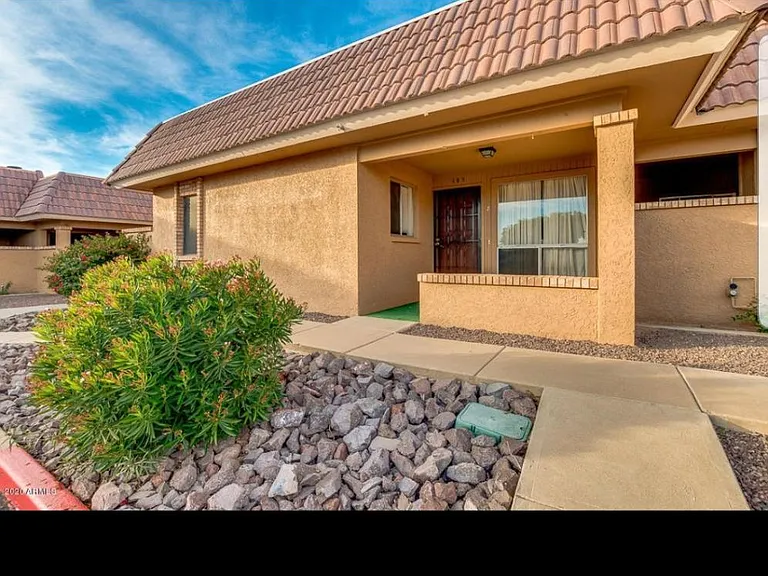 409 W Yukon Dr #8 — Photo 1