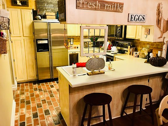 2nd image of 3634 Greenacres Dr #252