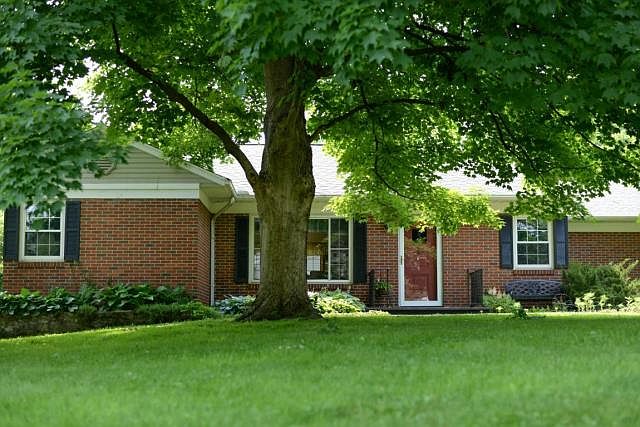 1st image of 70 Kirkwood Dr
