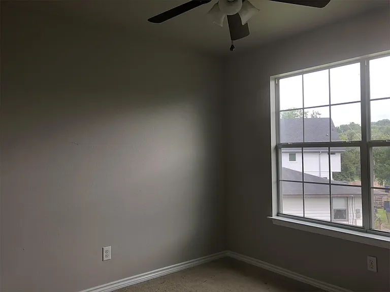 1228B Eleanor St — Photo 4