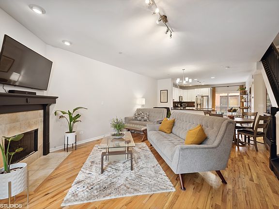 5th image of 1192 Clarence Ave Unit 13