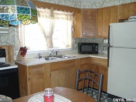 3rd image of 118 Greystone Dr