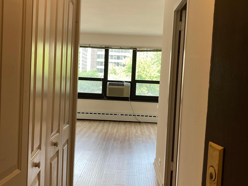 1st image of 2970 N Lake Shore Dr APT 7C