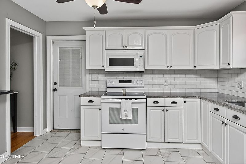 2nd image of 1464 Dalton Drive