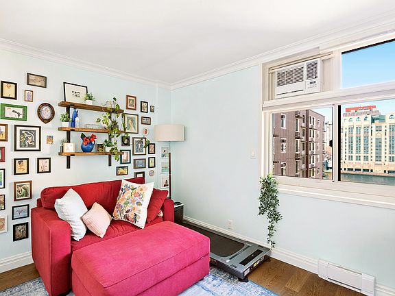 5th image of 555 Main St APT 1115