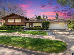 813 E 38th St, Sioux Falls, SD 57105