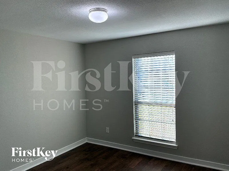 4 bed, 2.0 bath, 1657 sqft, $1,995 — Photo 4