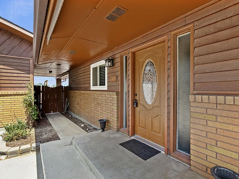 1228 W 11th St — Photo 28