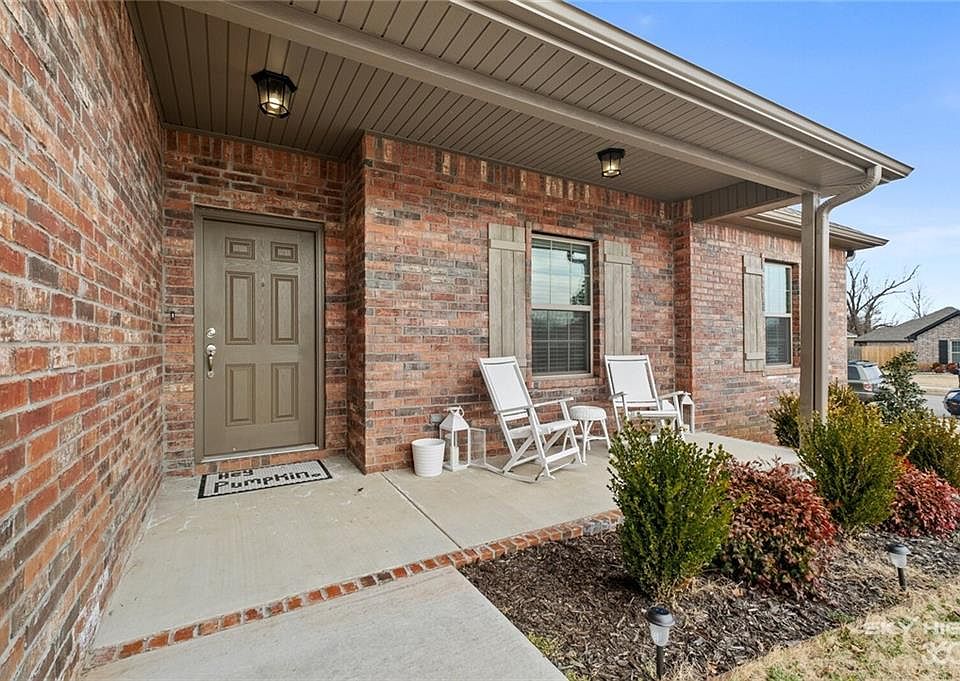 1st image of 793 E Cypress Ct