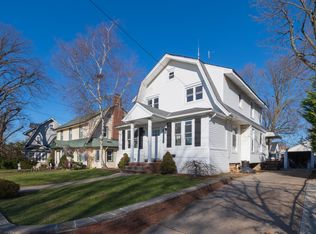 57 Oakland Ave #B, Lynbrook, NY 11563