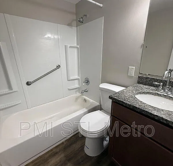 5572 Clemens Ave #1W — Photo 5
