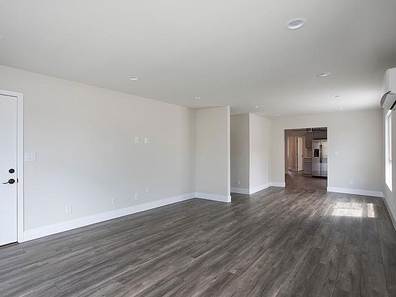 4th image of 9234 San Antonio Ave