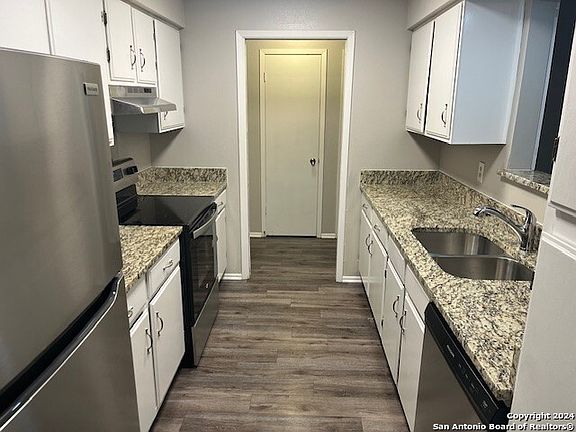 3rd image of 122 BOLERIO DR