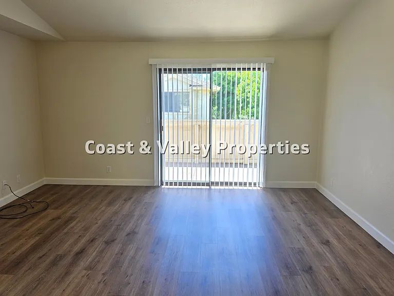 776-780 Nacional Ct — Photo 2