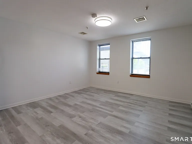 209 Bank St — Photo 6