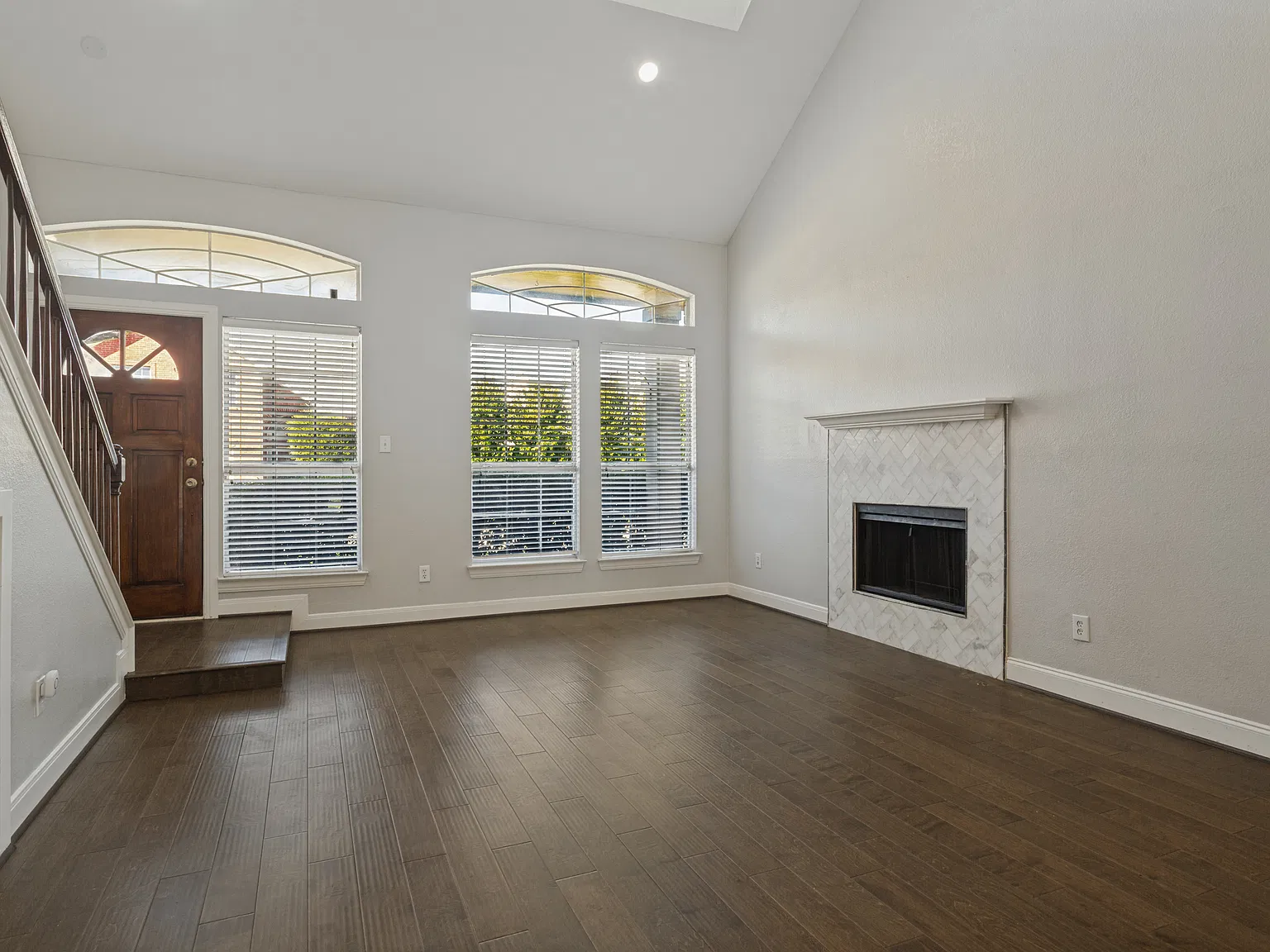 3 bed, 3.5 bath, 2143 sqft, $2,900 — Photo 3