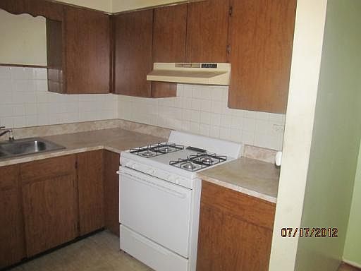 4th image of 18361 Glen Oak Ave APT 2J