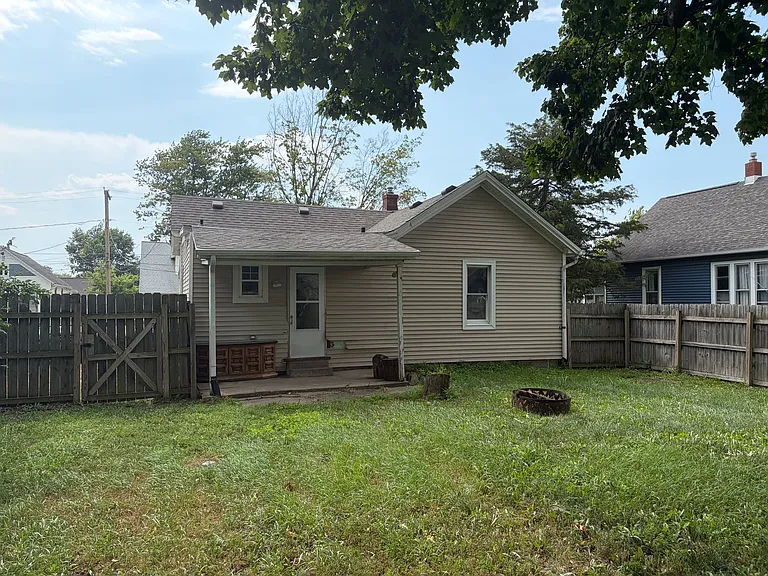 1404 S Center St — Photo 12