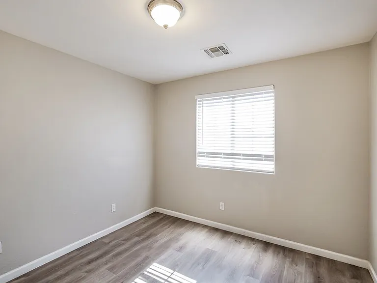 6830 S 44th Ln — Photo 14