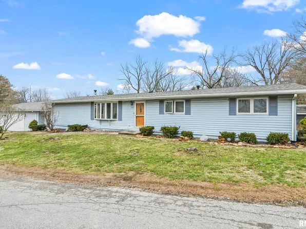 525 E Blackburn St, Riverton, IL 62561