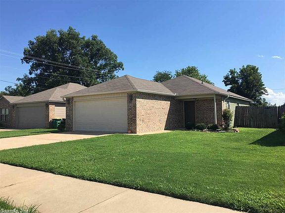 2nd image of 704 Saunders Dr