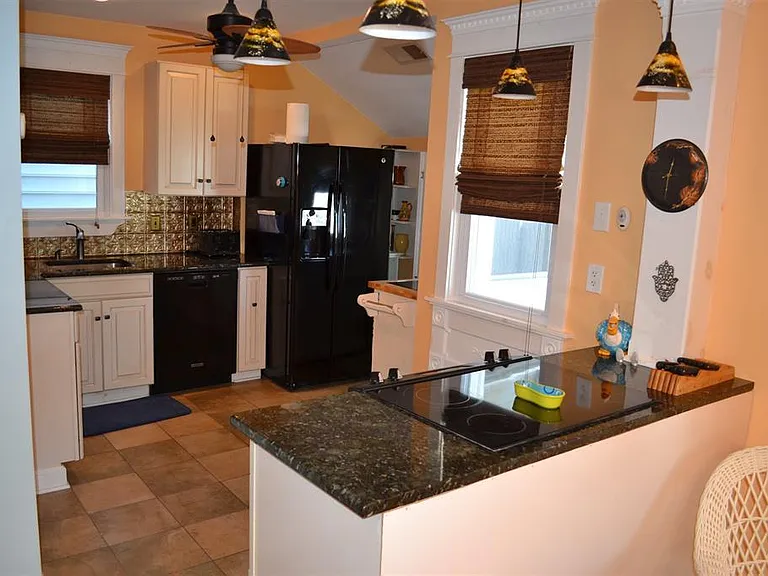 22 N Buffalo Ave — Photo 14