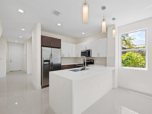 4th image of 1434 SW 4th Avenue #1434
