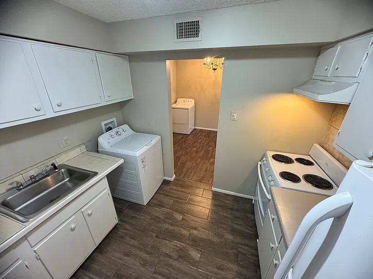 680 Sharp Ln #106 — Photo 5