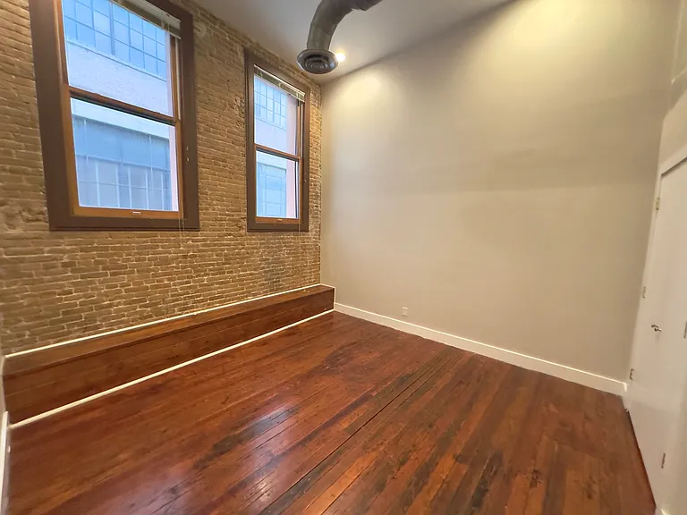321 S Flores St #106 — Photo 12