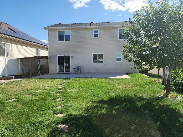 209 E Interlochen Ln — Photo 26