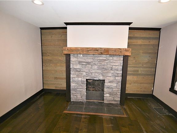 4th image of 3 Stanford Ave