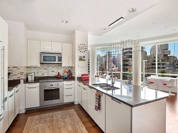 2nd image of 250 E 49th St APT 15CD