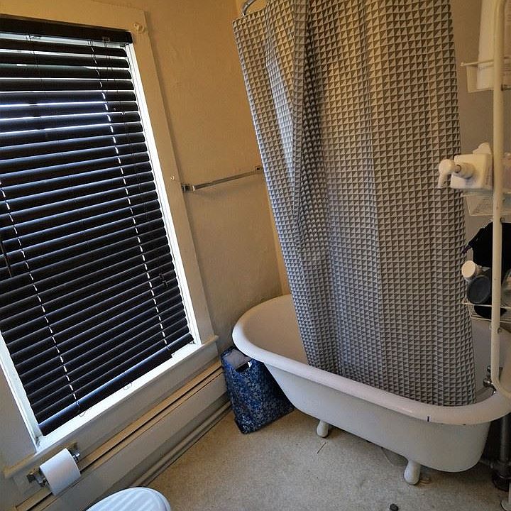 2nd image of 415 E Washington Ave APT 1