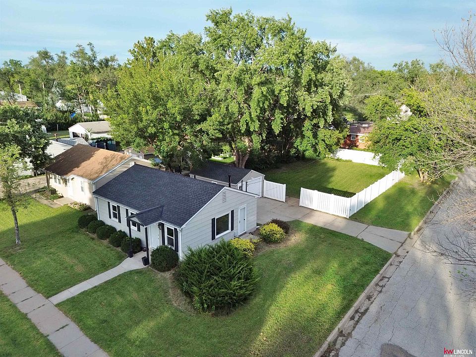 1st image of 2900 N 40th St