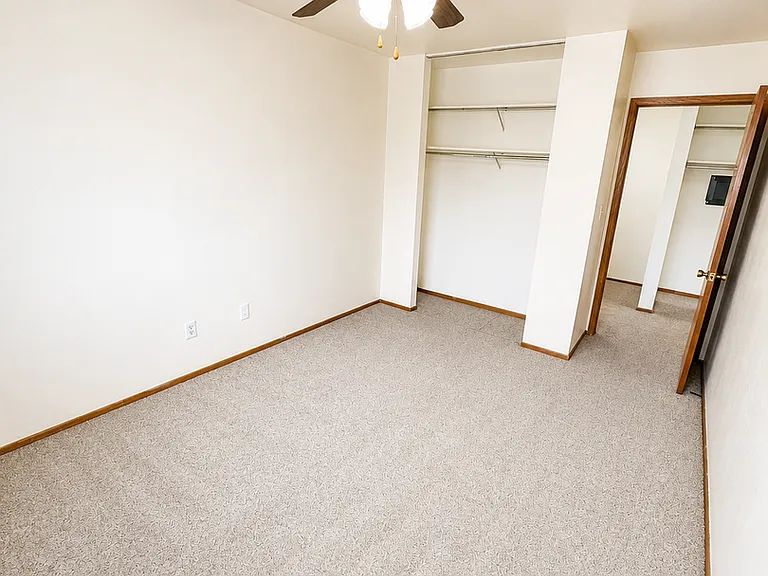 604 N Black River St — Photo 7