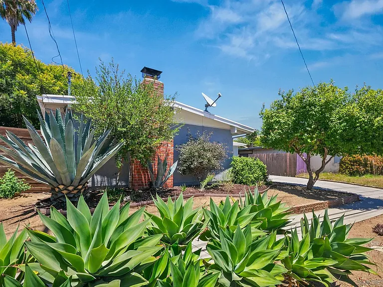 5164 Chateau Dr — Photo 45