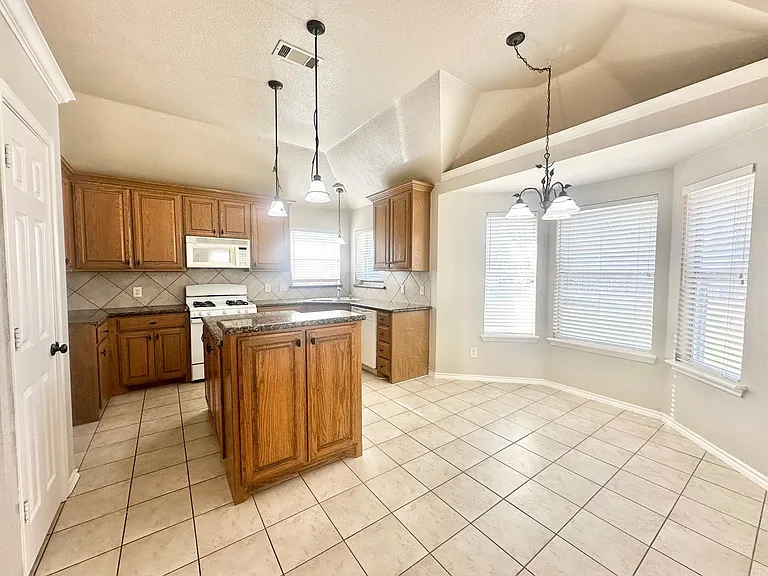 1806 Sand Stone Dr — Photo 6