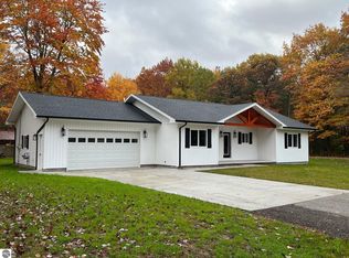 1002 Park Dr, East Tawas, MI 48730