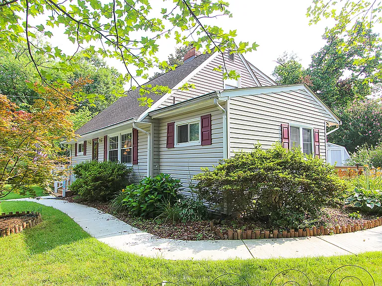 2204 Luzerne Ave — Photo 3