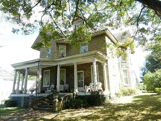 2nd image of 301 E Main St NE