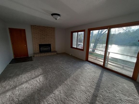 4th image of 2667 Riviera Dr S