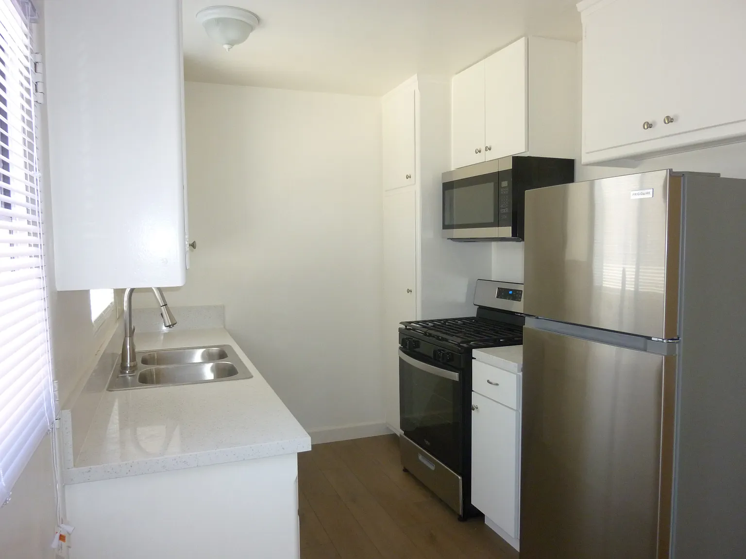 1 bed, 700 sqft, $1,900 — Photo 3