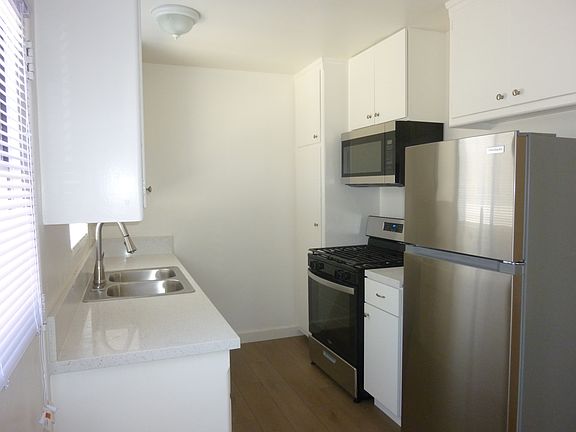 3rd image of 1114 W 158th St #1